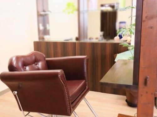 サロン ル イヴィ(Salon Le Ivi)(北海道札幌市中央区南3条西5-14番地 三条美松ビル6F)