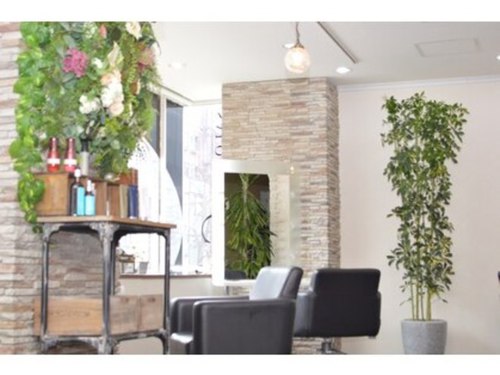 サロンドカーロ(SALON’ DE CARO)(北海道札幌市中央区大通西25-1-1ワールドビル2F)