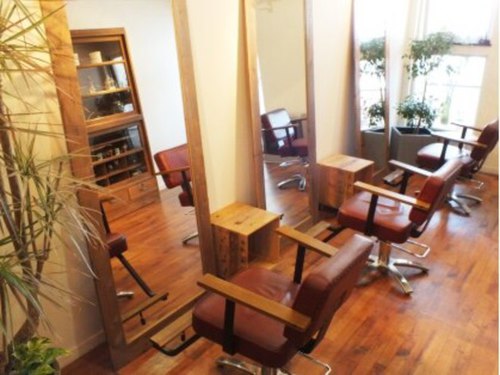 髪切屋さん テテ(Tete)(北海道札幌市北区北7条西7-61番地 北7条ビル1階)