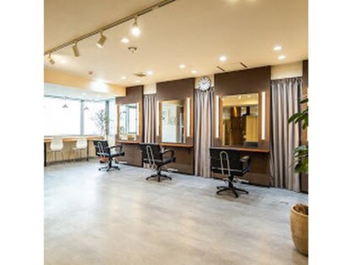 アール バイ ニーナ(R by NINA)(北海道札幌市中央区大通西1-15-3大通KHビル4階)