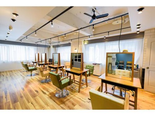 ソーエン ヘアー エイト 札幌駅前店(soen hair eight by HEADLIGHT)(北海道札幌市中央区北2条西3-1-34 正門館ビル8階)