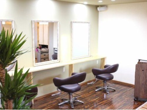 ギフト ヘアーアンドライフドレッサーズ(gift Hair&Life Dressers)(北海道旭川市永山7条5-3-20 クボ電気横 )