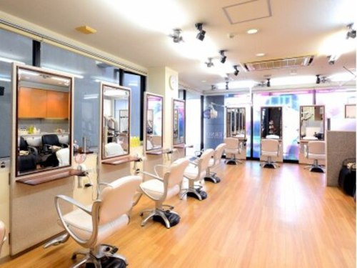 ベルノ オブヘアメイク(VERNO OF HAIR&MAKE)(青森県八戸市三日町30‐1 AXISビル2F)