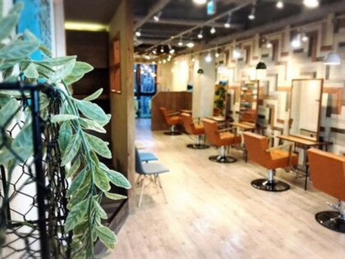 アグ ヘアー リーブル 高崎1号店(Agu hair livre)(群馬県高崎市旭町24-4 カラーズTAKASAKIビル3階)