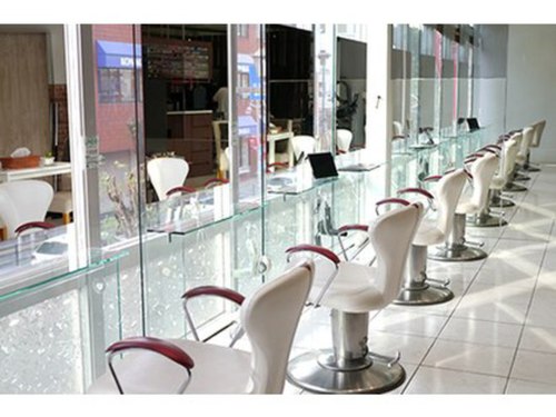 アース 浦和店(HAIR&MAKE EARTH)(埼玉県さいたま市浦和区高砂2‐2浦和県庁通りビル2F)