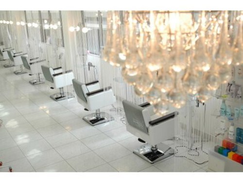 ヘアアンドメイク スタジオ ミムロ(HAIR&MAKE STUDIO MIMURO)(埼玉県さいたま市浦和区仲町2‐4‐22‐2F)
