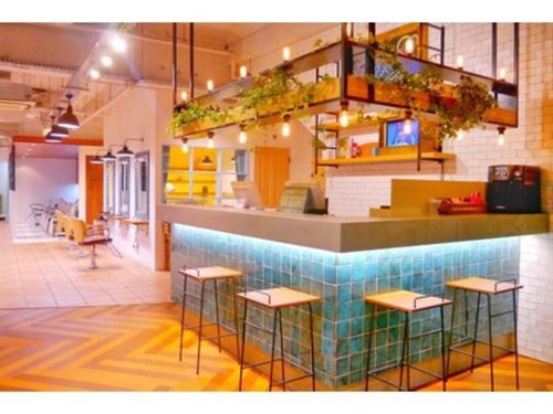 アース 大宮駅前店(HAIR&MAKE EARTH)(埼玉県さいたま市大宮区宮町1-100 日産ビル 1F)