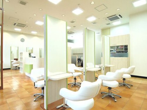 ヘアメイク トゥエンティワン エミオ狭山市店(HAIR MAKE Twenty One)(埼玉県狭山市祇園4‐55 エミオ狭山市102)