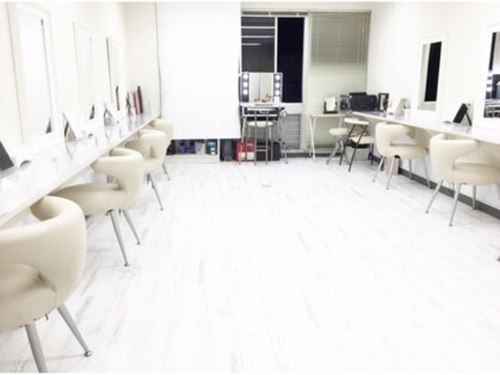 ヘアセットアンドメイク専門店 ルナ(Luna)(東京都中央区銀座8-4-23 クレグラン銀座ビル6F)