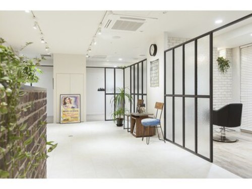 ルームス(ROOMS)(東京都中央区銀座7-13-2 ティアラグレイス銀座タワー5F)