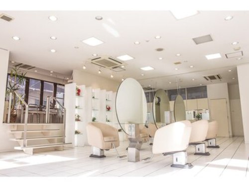 ヘアアンドエステ ヒロイン 西麻布本店(Hair&Esthe HIROIN)(東京都港区西麻布4‐6‐4)