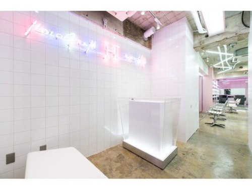 ホログラム ロッポンギ ヘアー(HOLOGRAM ROPPONGI HAIR)(東京都港区六本木6‐2-7 ダイカンビル4F)