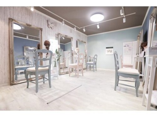 スタジオサロン ルーミエ(STUDIO SALON ROUMIER)(東京都港区六本木4-1-16 六本木ハイツ806)