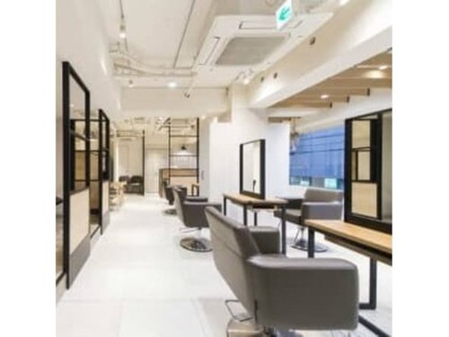 アース 表参道店(HAIR & MAKE EARTH)(東京都港区北青山3-10-11 青山土田ブロスビル2F3F)