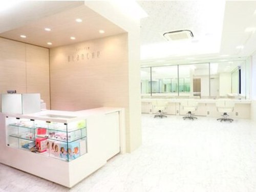 ヘアイズム ブランシュ(hair-ism BLanCHe)(東京都港区新橋1‐5‐5 グランベル銀座3F)