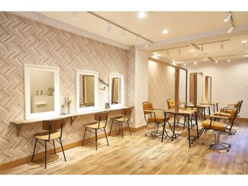 ヘアメイクサロン シャルメ(Hair Make Salon CHARMER)(東京都新宿区西新宿7-10-19 西新宿ビル602)