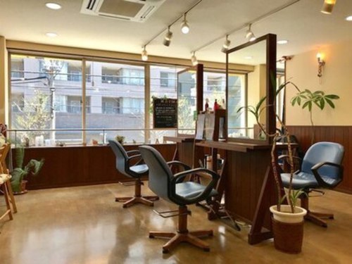 ビーチ ヘア アンド メイク(Beach HAIR and MAKE)(東京都新宿区天神町77‐2F)