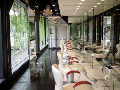 アース 上野店(HAIR&MAKE EARTH)(東京都台東区上野2-12-18 池之端ヒロハイツ1F)
