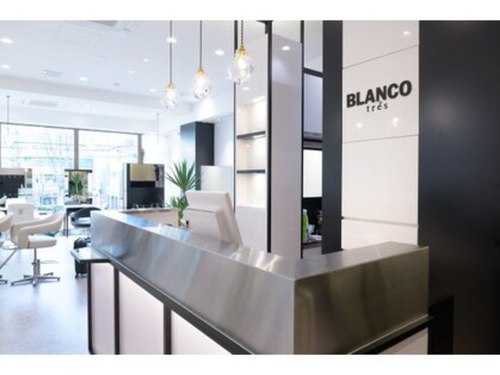 ブランコトレス 烏山店(BLANCO tres)(東京都世田谷区南烏山6-4-30 SNビル2F)