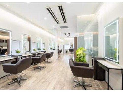 ヘアーサロンソシエ二子玉川店(東京都世田谷区玉川3-13-1 柳小路錦町2F)