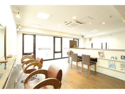 アーサス ヘアー デザイン 自由が丘店(Ursus hair Design by HEADLIGHT)(東京都世田谷区奥沢3-33-9 シーダーズリヴ2F)