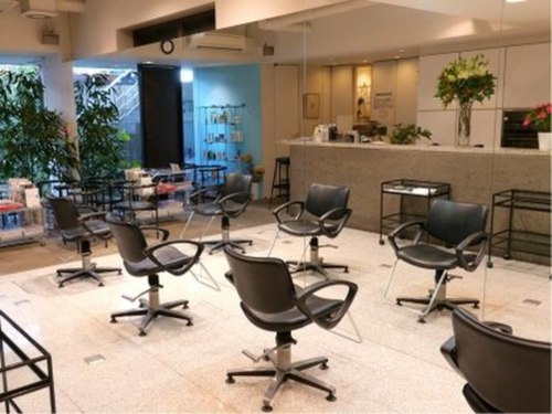 コワフュール ニワ(Coiffure Niwa)(東京都渋谷区神宮前4-4-11 根津プレイス表参道 B1F)