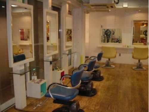 ヘアードレッシングルーム サンサンイチ(hair dressing room 331)(東京都渋谷区神宮前4‐14‐20)