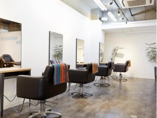 ゼムヘアーワークス(THEM HAIR WORKS)(東京都渋谷区幡ヶ谷1-7-4 深津ビル1F)
