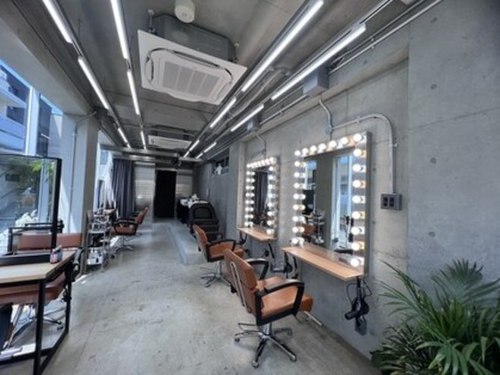 ヘア イズム 表参道(HAIR ISM)(東京都渋谷区神宮前3-5-10 神宮前3510 1F)