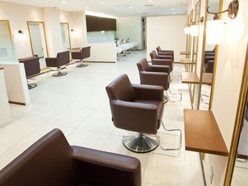 ヘアーアンドメイクノイ 笹塚店(hair and make NEU)(東京都渋谷区笹塚2-41-22)