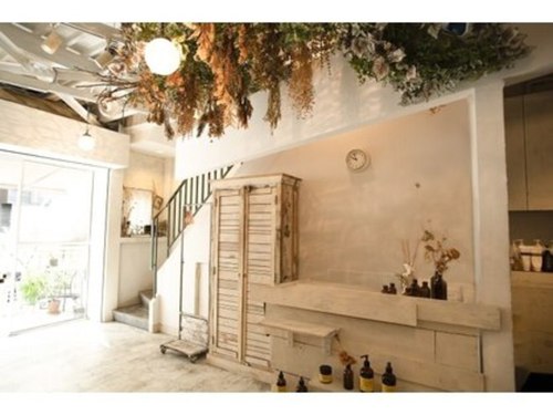 ヘアセットアンドメイクアップ シュシュ(Hair set&Make up chouchou)(東京都渋谷区神宮前6-5-2 小林ビル1F 2F)