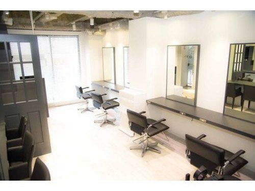 ルイス(L'wis)(東京都渋谷区宇田川町33-8 エミリアビル2F)