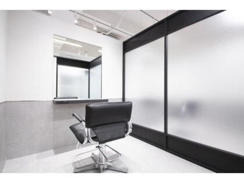 ディーエックスシェアサロン 原宿(DX SHARE SALON)(東京都渋谷区神宮前1-9-8 KI-438ビル1F-A)