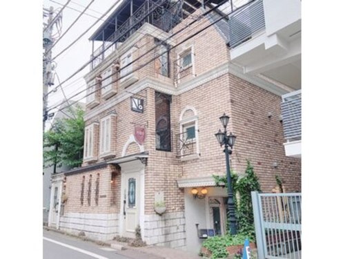 フュルスティン(FURSTIN)(東京都渋谷区神宮前4-17-16 エリキサ表参道302)
