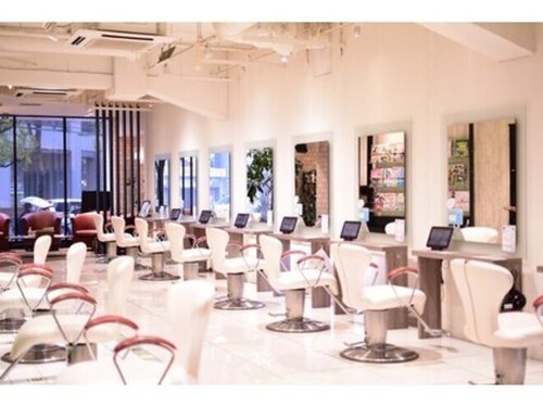 アース 荻窪店(HAIR&MAKE EARTH)(東京都杉並区天沼2-4-1 井上ビル3号館1F)