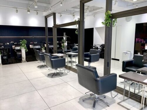 ヘアーサロンデフォーエバールークス(hairsalon de Forever Lux)(東京都板橋区坂下1‐1‐12大野ビル1F)