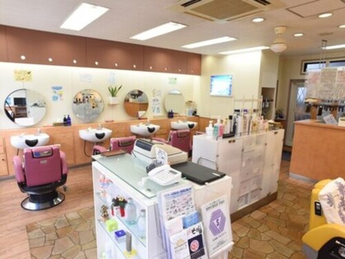 ヘアサロンスカイ新田店(東京都江戸川区西葛西8-13-13 ハイツ島崎1F)