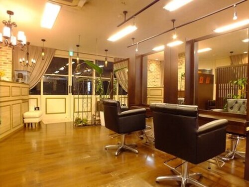 ヘア サルーン マイア 町田駅店(hair saloon maia)(東京都町田市原町田1-2-3アーベイン平本102)