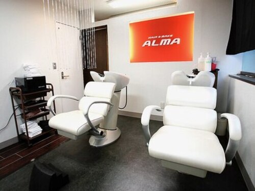 ヘアアンドメイク アルマ 東久留米店(HAIR&MAKE ALMA)(東京都東久留米市本町1-3-19-2F)