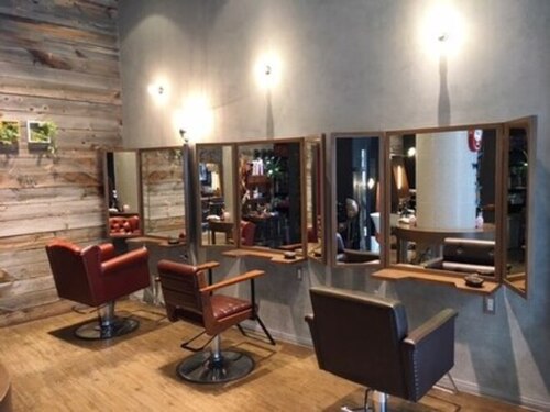クロスヘアーラウンジ CROSS HAIR LOUNGE(神奈川県横浜市港北区仲手原2‐43‐38)