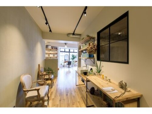 ヘアーサロン アミ(Hair Salon ami)(神奈川県横浜市港北区綱島西2-17‐18 酒のタケオ第二ビル2-9)