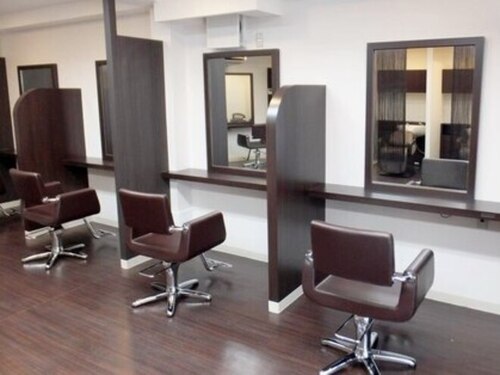 ヘアーアネックス 上大岡店 HAIR ANNEX(神奈川県横浜市港南区上大岡東2-2-22MRビル1F)