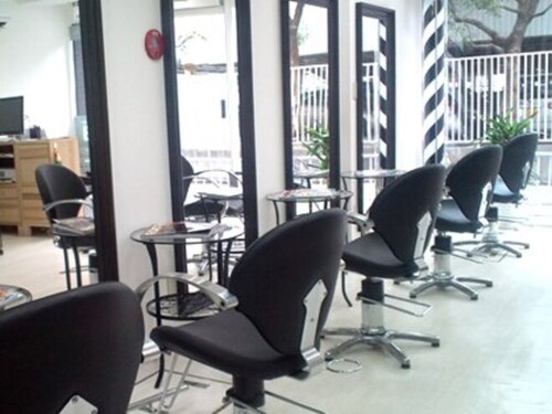 ブラックビズ 横浜駅西口店(BlackBiz)(神奈川県横浜市西区北幸2-4-15 中山ビル1F)