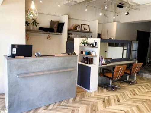 アウラ ヘア デザイン(aura hair design)(神奈川県横浜市港北区菊名6‐13‐53 1F)