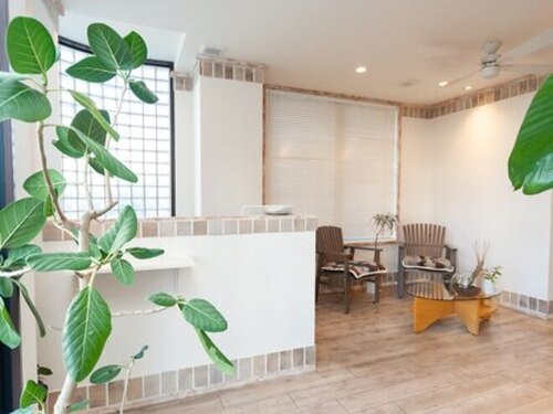 アクアヘアーデザイン(a9a hairDesign)(神奈川県横浜市泉区中田南3-6-2 ベルメゾン渥美1F)
