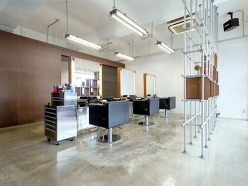 ディシェーレローブ(die Schere Lob)(神奈川県横浜市磯子区西町15-5大幸ビル1F)
