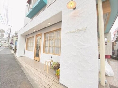 イロトリドリ(神奈川県横浜市神奈川区入江2-4-17 レジデンシャル大口103)
