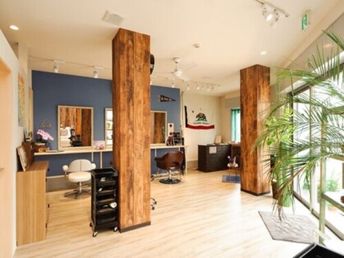 ファミリア ヘアーワークス(FAMILIA HAIR WORKS)(神奈川県横浜市西区浅間町5-378-5 ステージオダワラヤ1F)