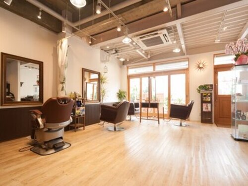 ヘアーメイク アキラ(HAIR MAKE Akira)(神奈川県横須賀市根岸町3-15-12 長谷川ビル1F 104)