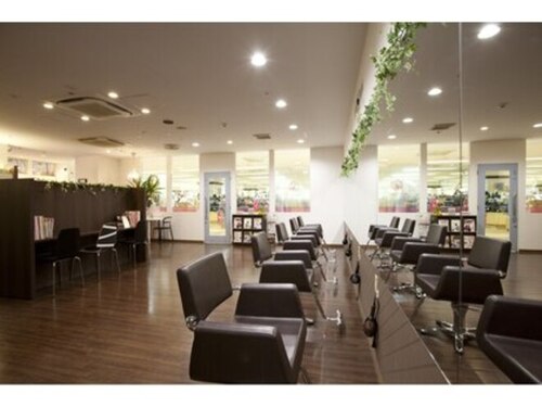 アール ヘアーアンドメイク 大雄山店(R Hair&Make)(神奈川県南足柄市関本569番地 ヴェルミ2 2F)